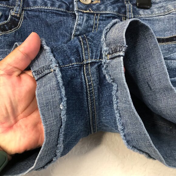 L.E.I Ashley Lowrise Denim Shorts Y2K Button Flap Pockets Sz. 11 Blue Jean Short - Picture 4 of 9